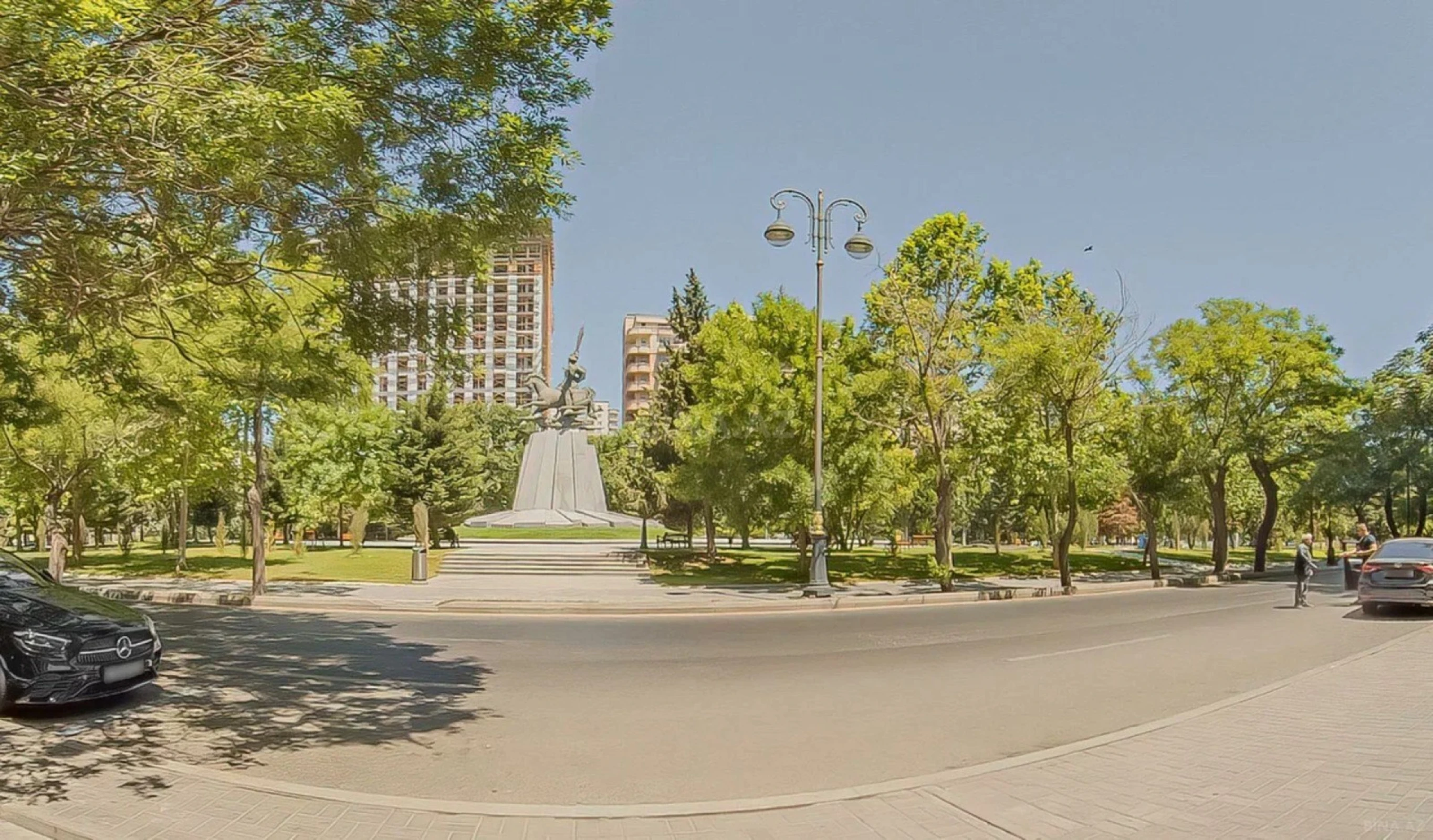 Satılır 3 otaqlı mənzil 140 m²