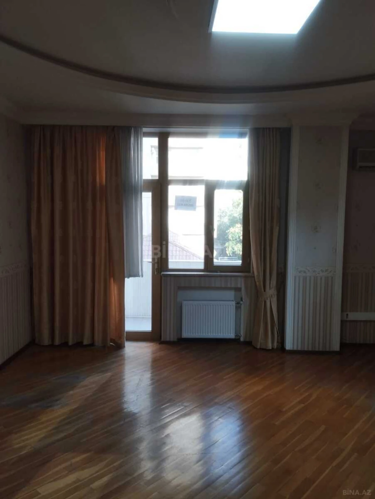 Satılır 4 otaqlı mənzil 130 m²