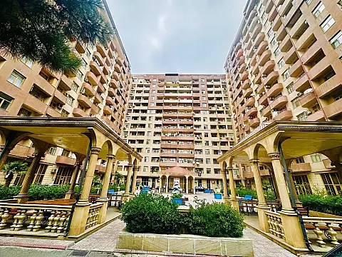 Satılır 4 otaqlı mənzil 130 m² — Bakı, Xətai m/s yanı 4 otaq 130.00 m²