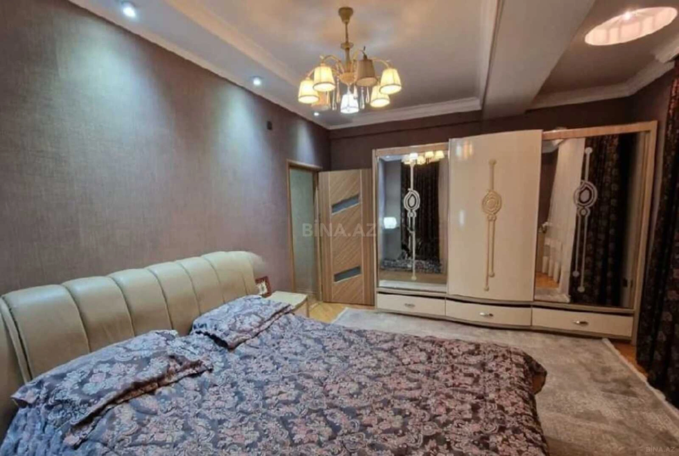 Satılır 3 otaqlı mənzil 111 m²