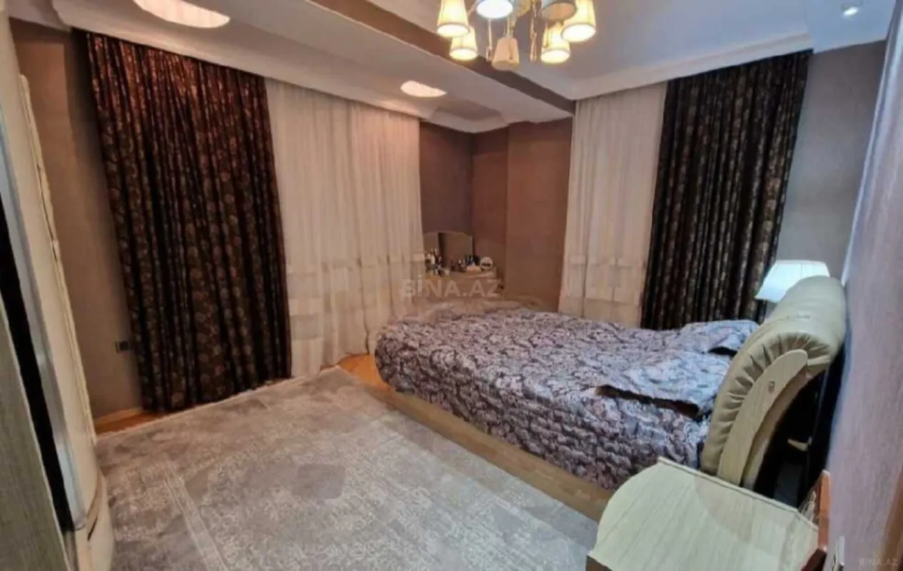 Satılır 3 otaqlı mənzil 111 m²