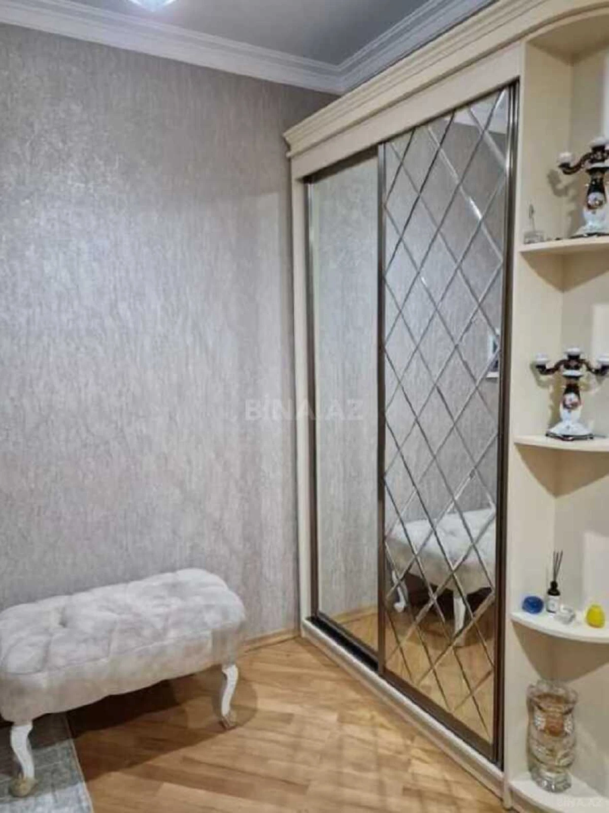 Satılır 3 otaqlı mənzil 111 m²