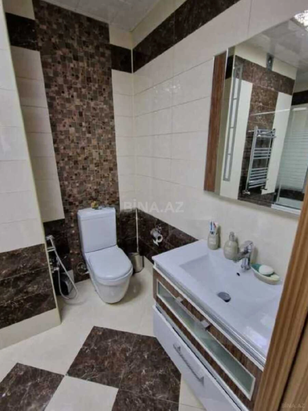 Satılır 3 otaqlı mənzil 111 m²