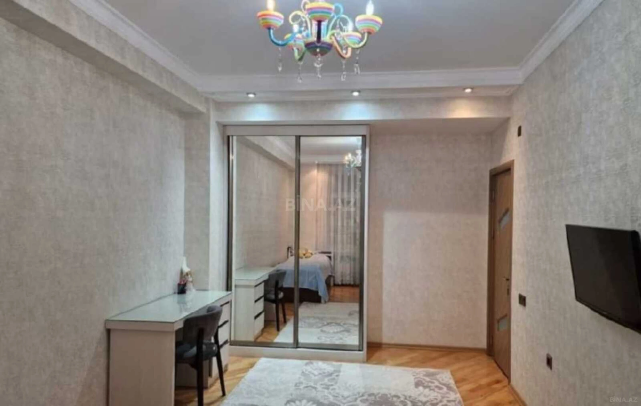 Satılır 3 otaqlı mənzil 111 m²