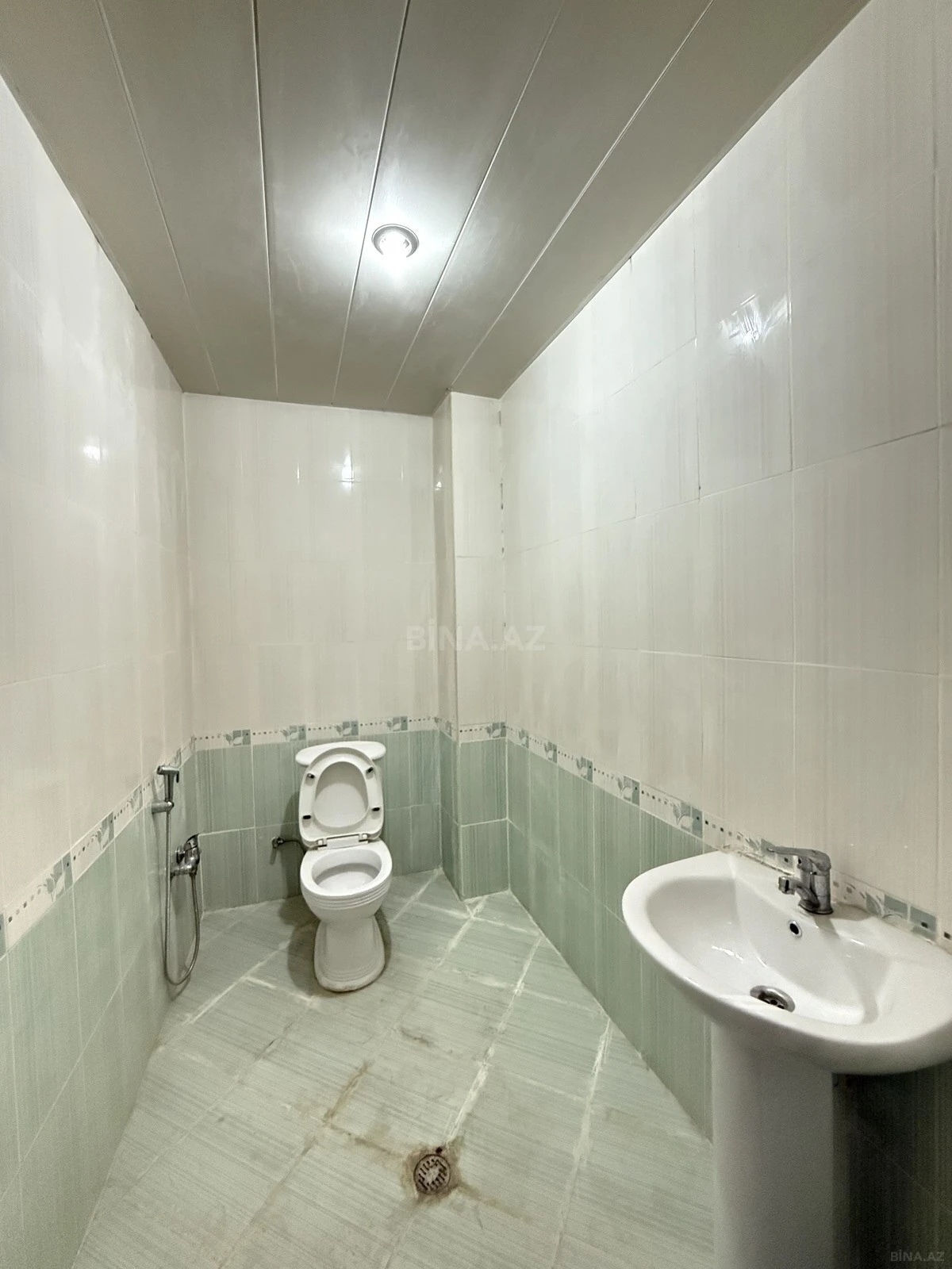 Satılır 2 otaqlı mənzil 102 m²