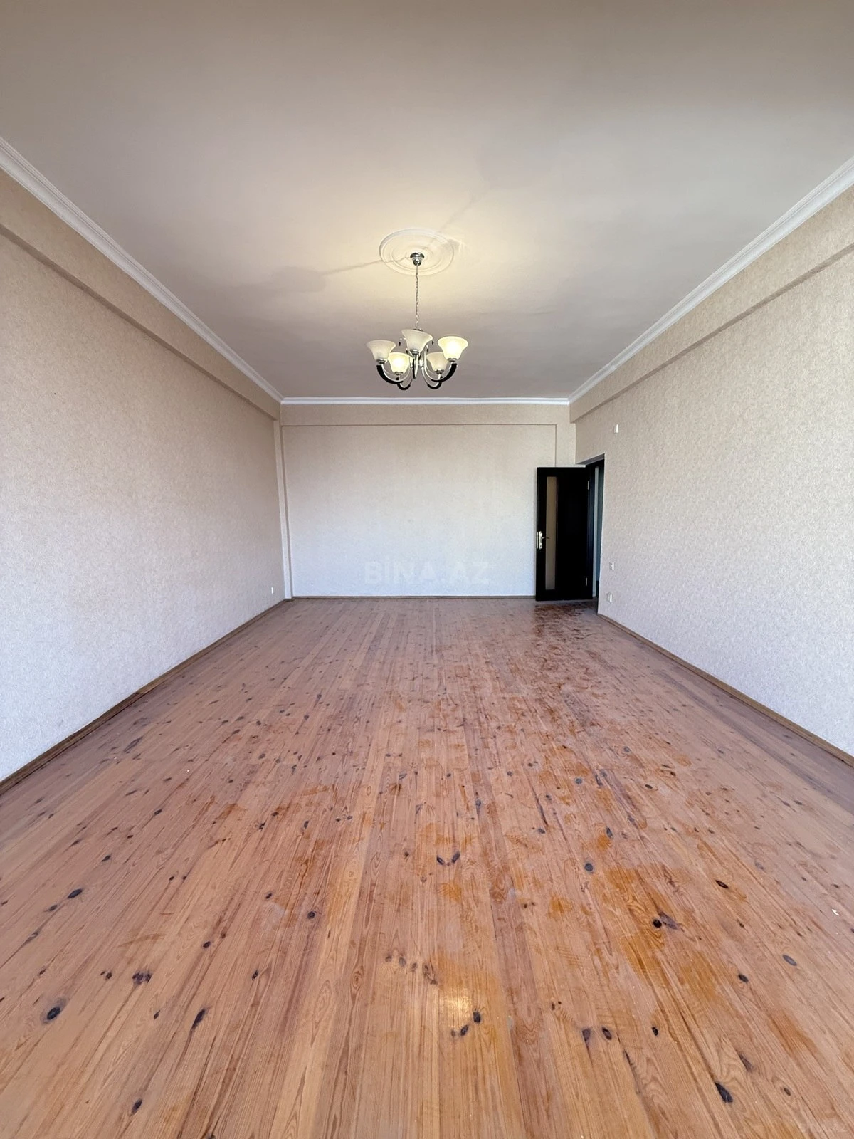 Satılır 2 otaqlı mənzil 102 m²
