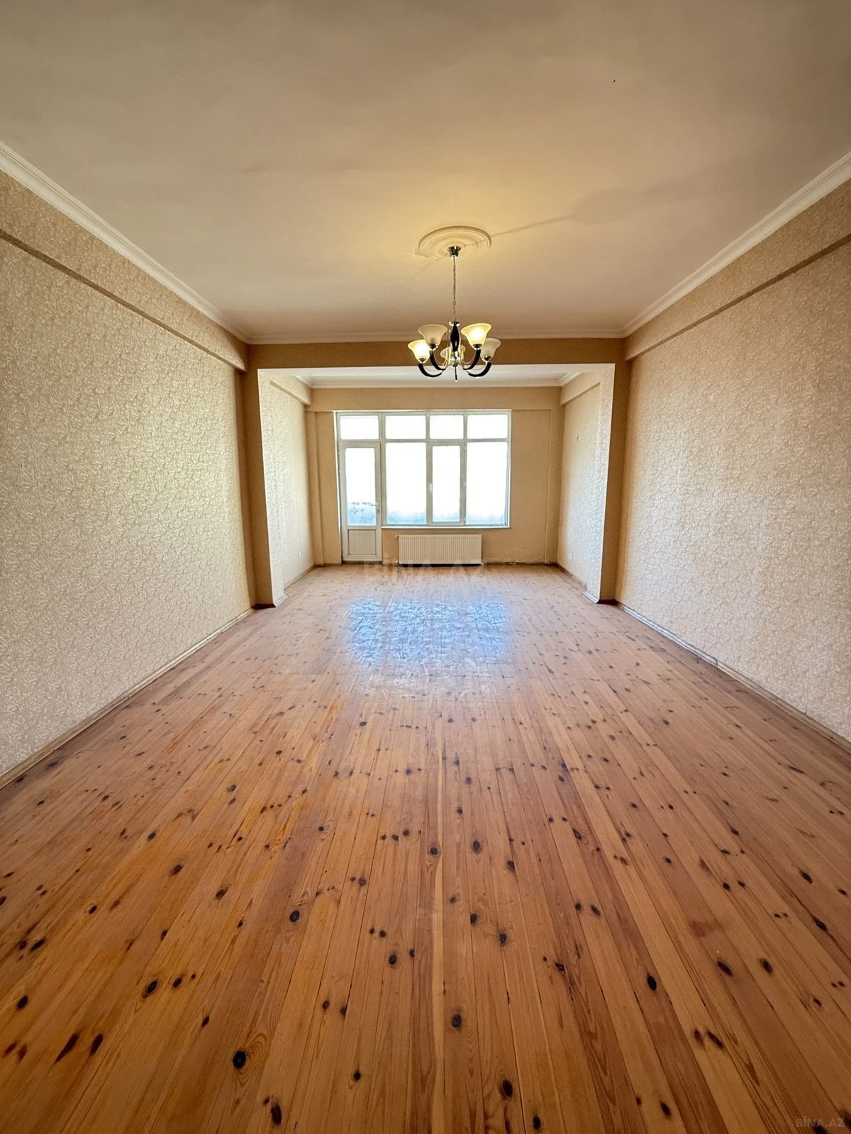Satılır 2 otaqlı mənzil 102 m²