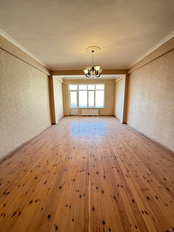 Satılır 2 otaqlı mənzil 102 m²