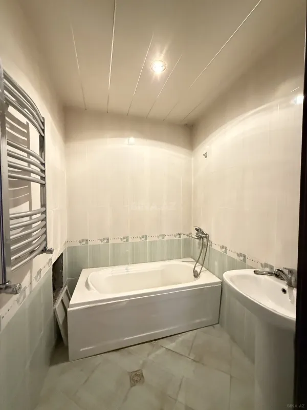 Satılır 2 otaqlı mənzil 102 m²