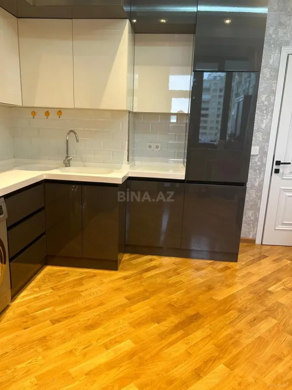 Satılır 3 otaqlı mənzil 110 m²