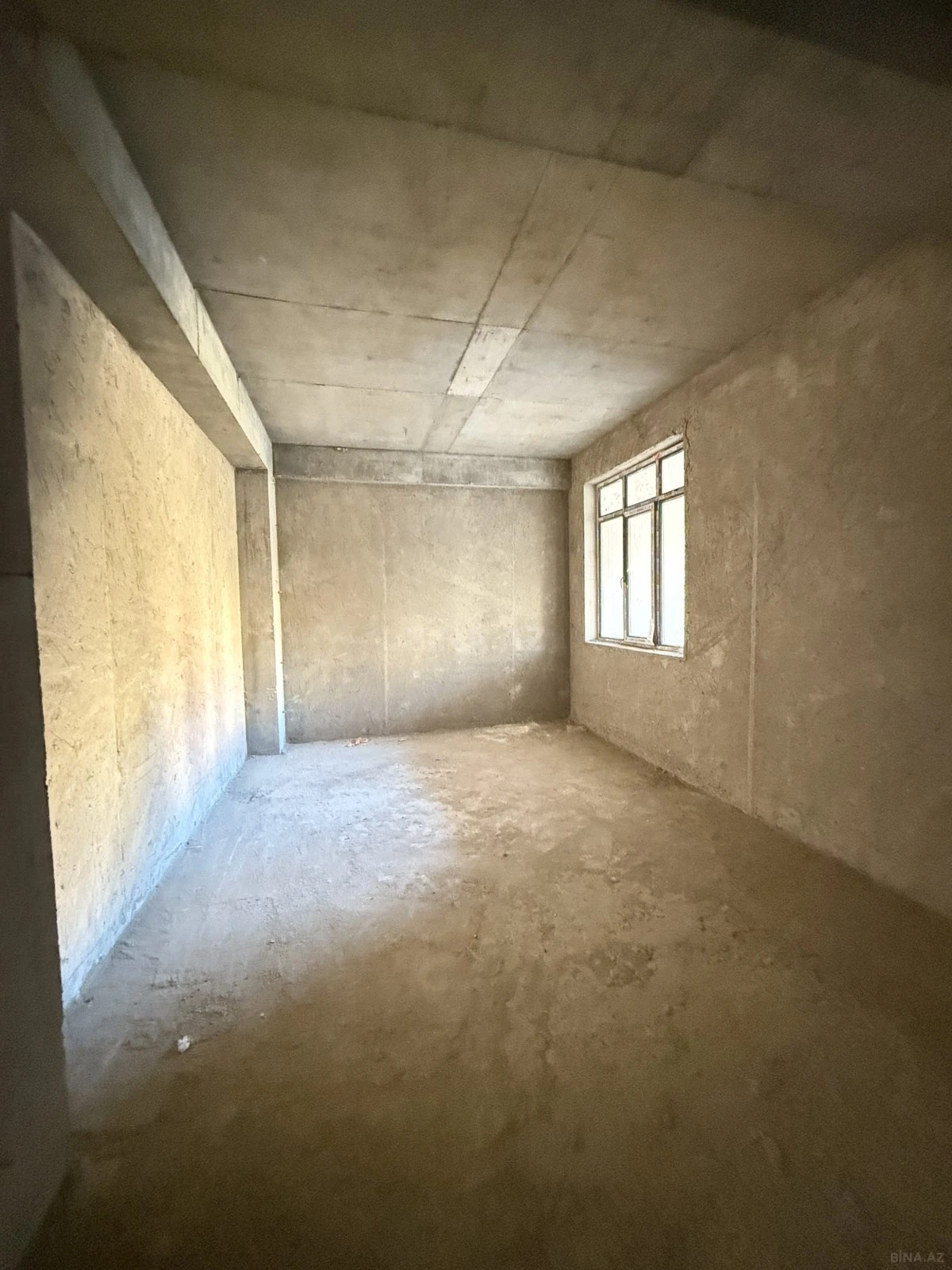 Satılır 4 otaqlı mənzil 136 m²