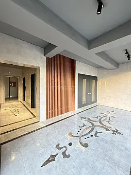 Satılır 4 otaqlı mənzil 136 m²