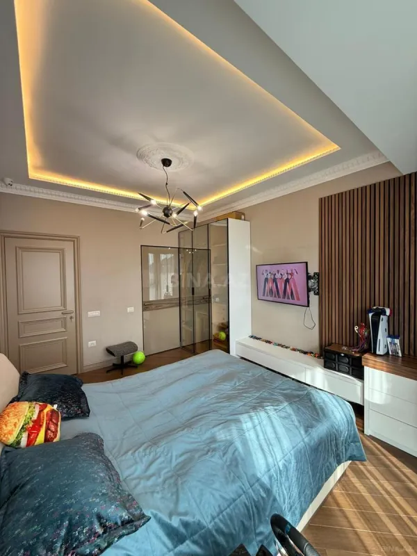 Satılır 5 otaqlı mənzil 231 m²