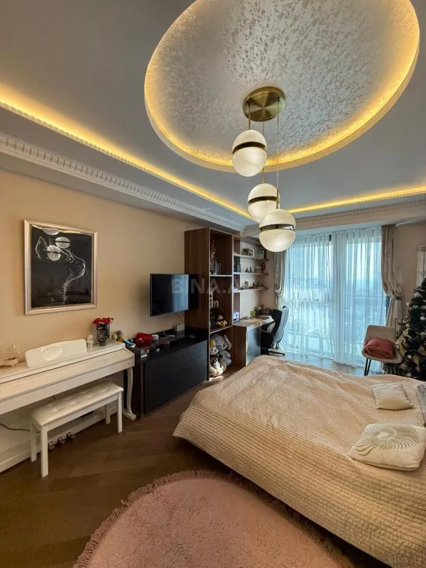 Satılır 5 otaqlı mənzil 231 m²