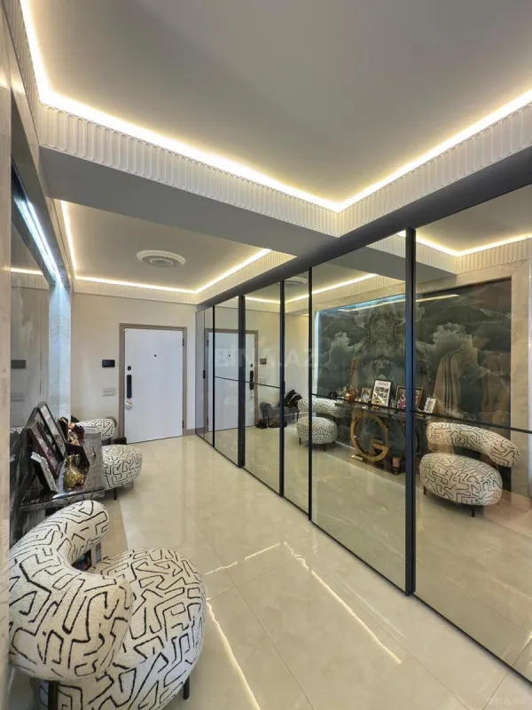 Satılır 5 otaqlı mənzil 231 m²
