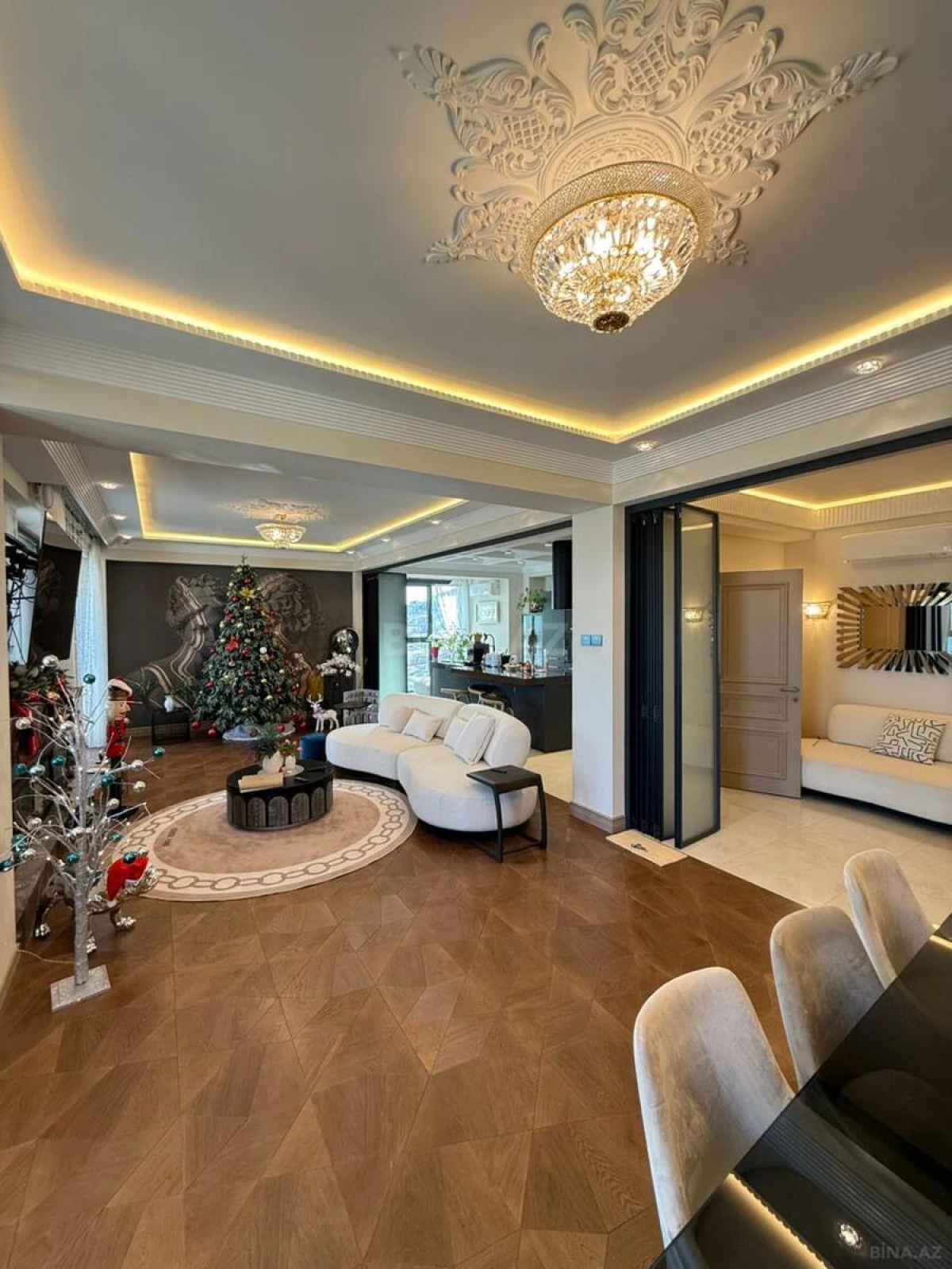 Satılır 5 otaqlı mənzil 231 m²