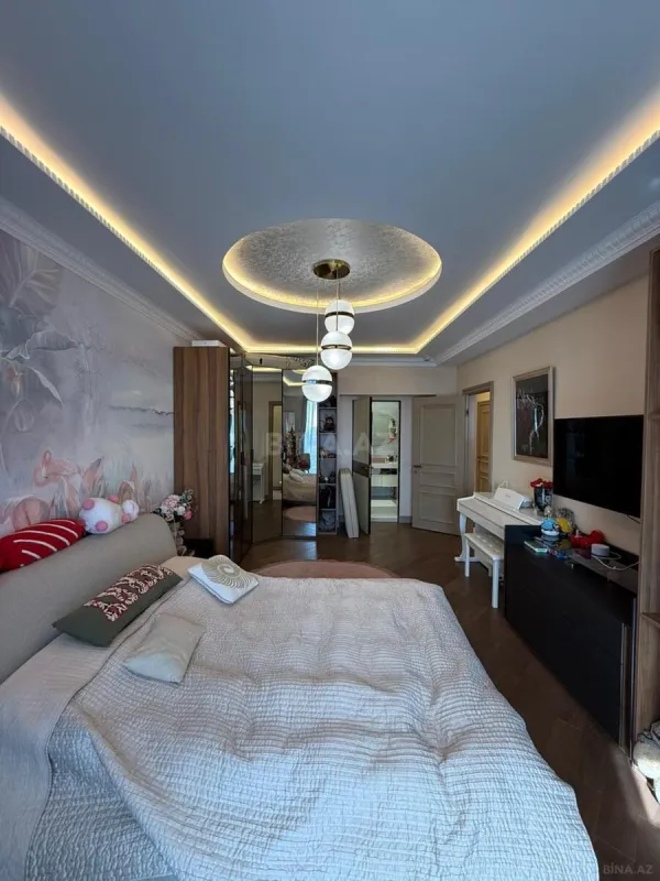 Satılır 5 otaqlı mənzil 231 m²