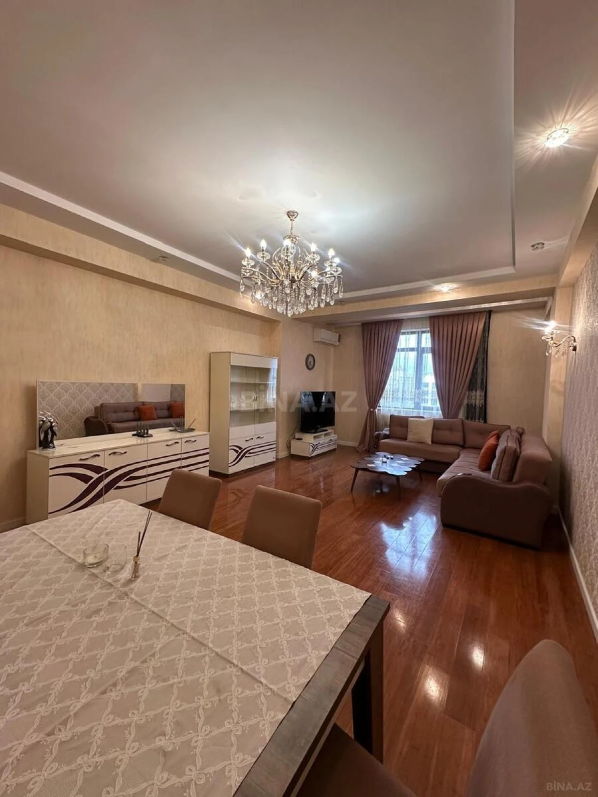 Satılır 4 otaqlı mənzil 184 m²