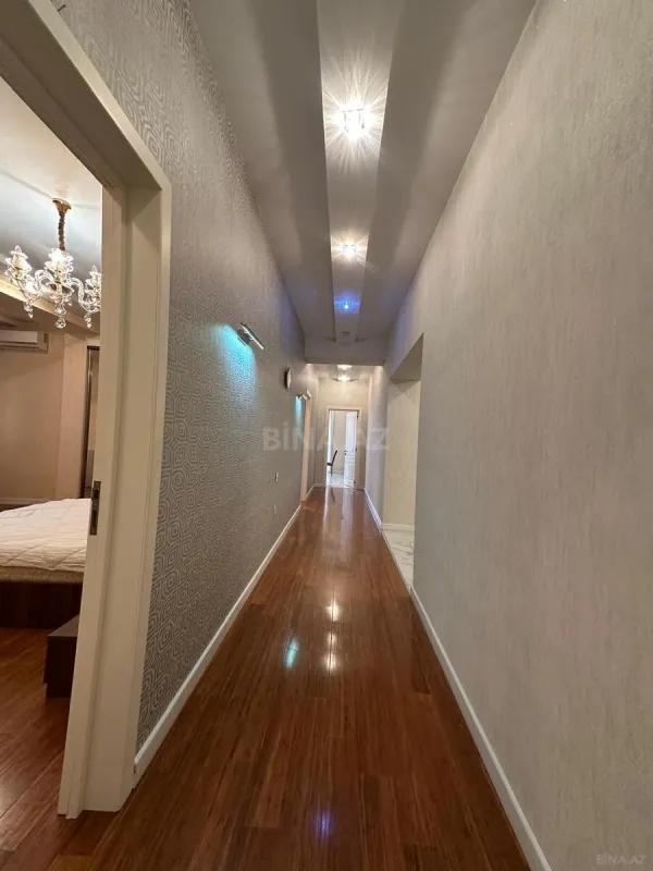 Satılır 4 otaqlı mənzil 184 m²