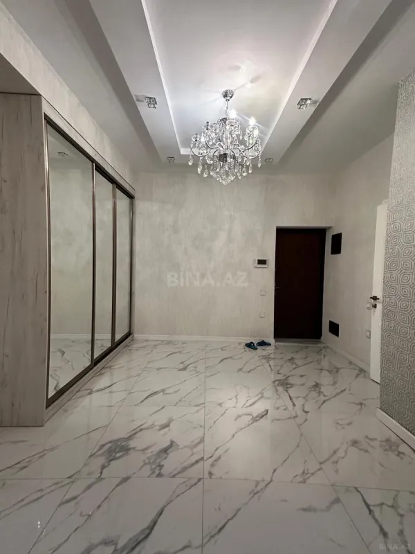 Satılır 4 otaqlı mənzil 184 m²