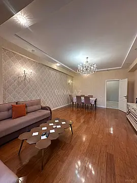 Satılır 4 otaqlı mənzil 184 m²