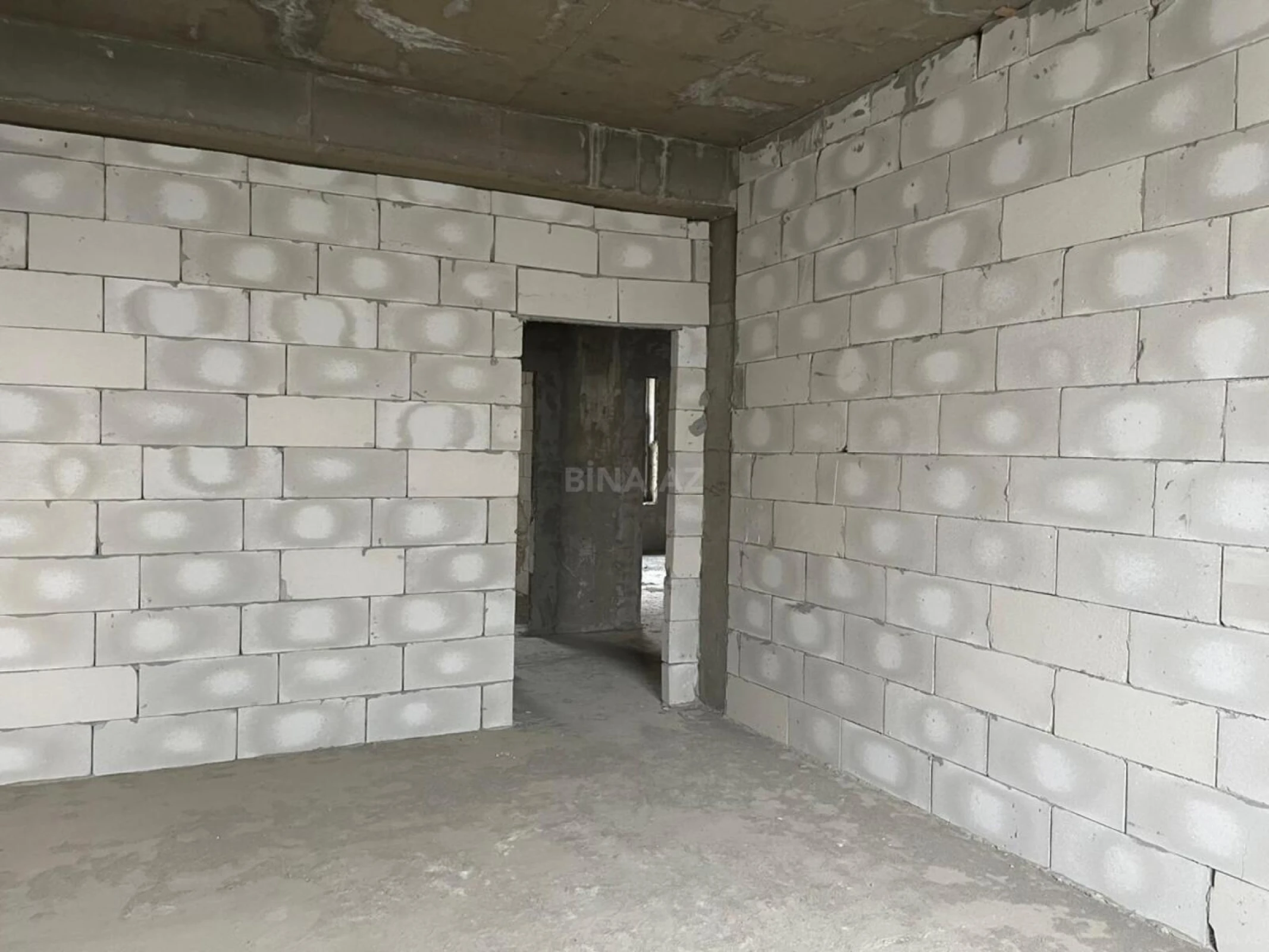 Satılır 3 otaqlı mənzil 135 m²