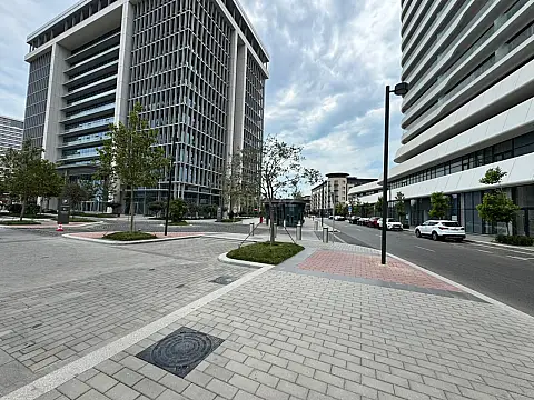 Satılır 4 otaqlı mənzil 195 m²