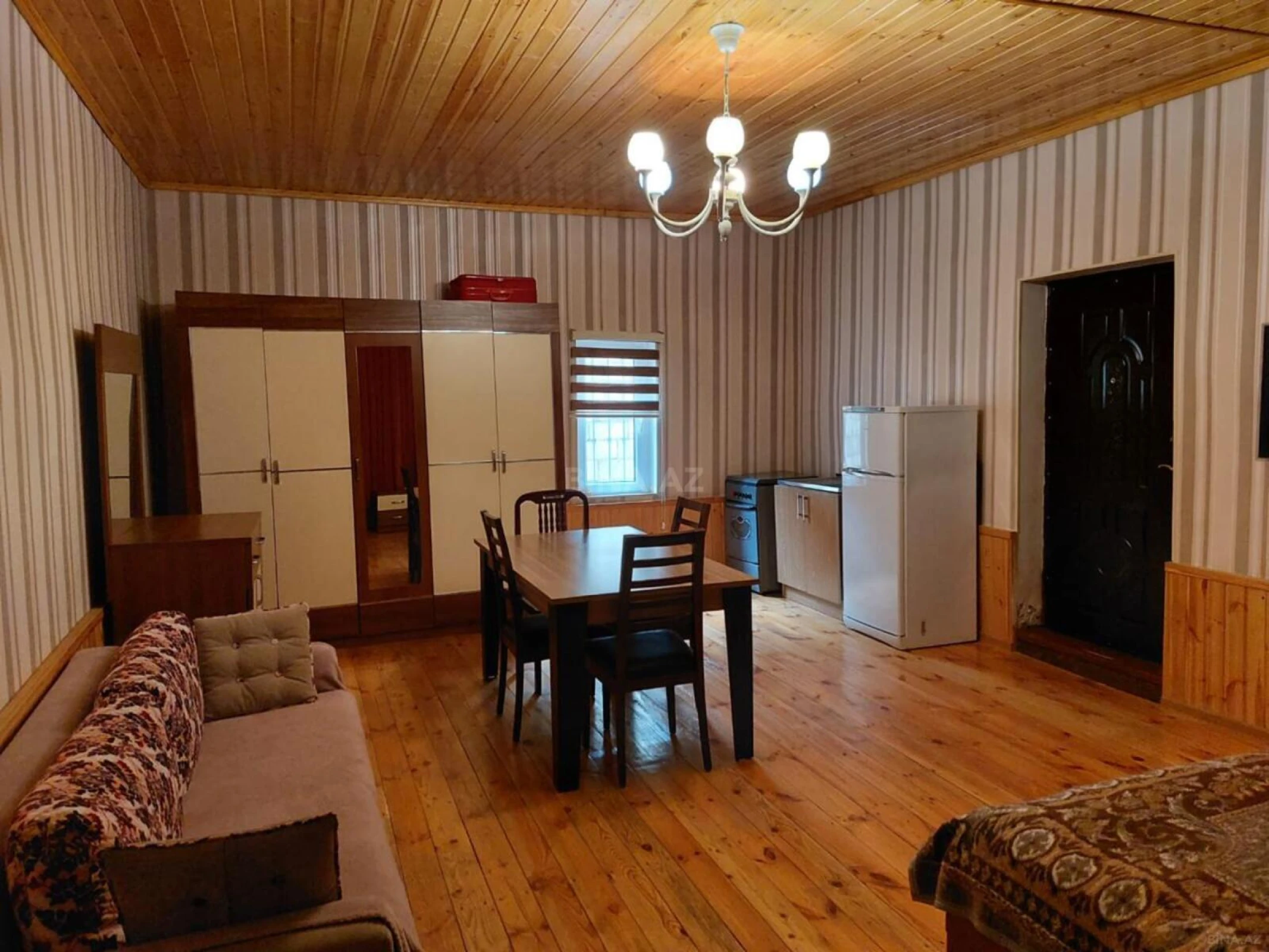 Satılır 7 otaqlı həyət evi 210 m²