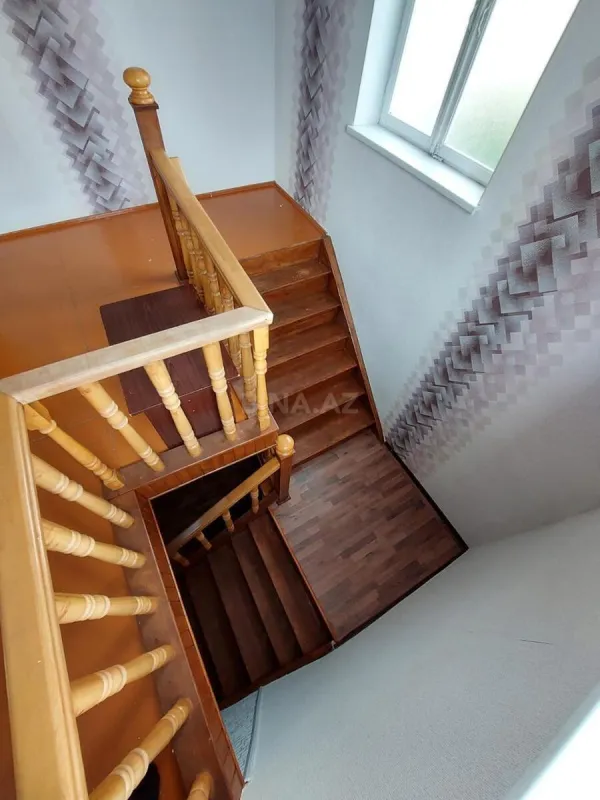 Satılır 7 otaqlı həyət evi 210 m²