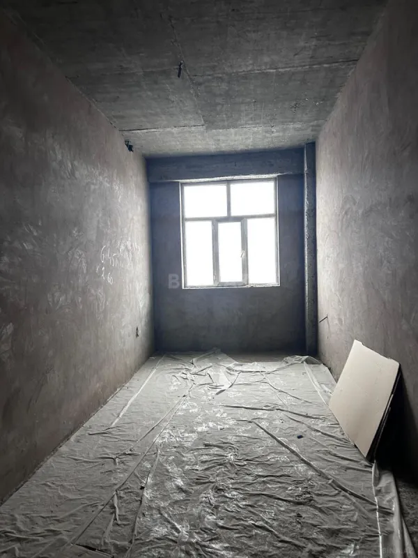 Satılır 2 otaqlı mənzil 122 m²