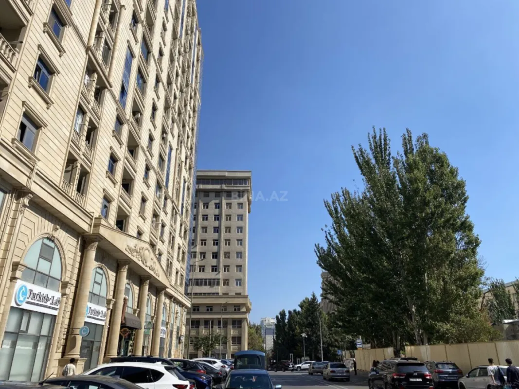 Satılır 3 otaqlı mənzil 170 m²