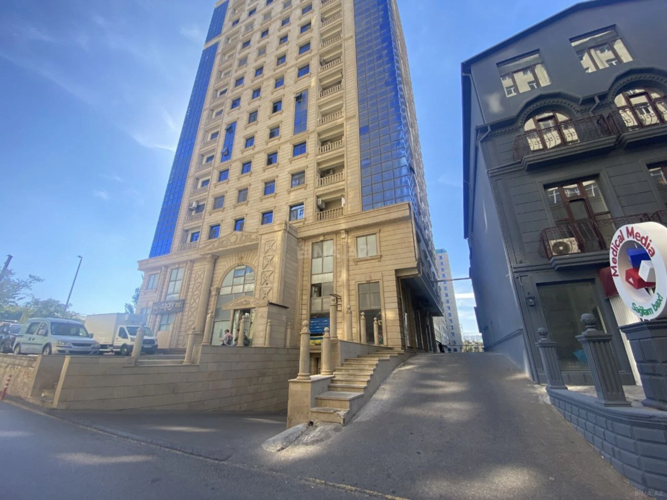 Satılır 3 otaqlı mənzil 170 m²