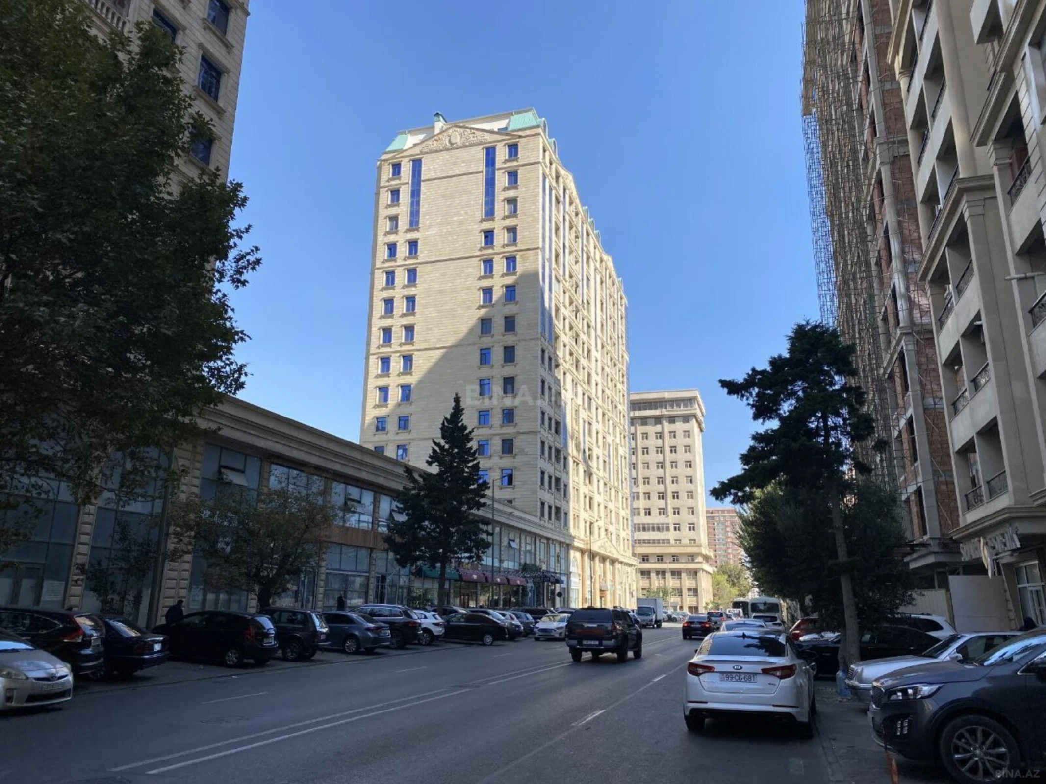 Satılır 3 otaqlı mənzil 170 m²