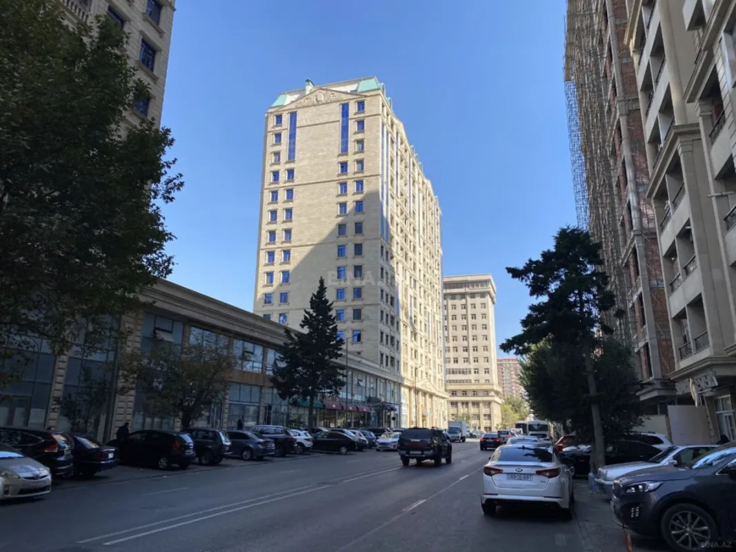 Satılır 3 otaqlı mənzil 170 m²