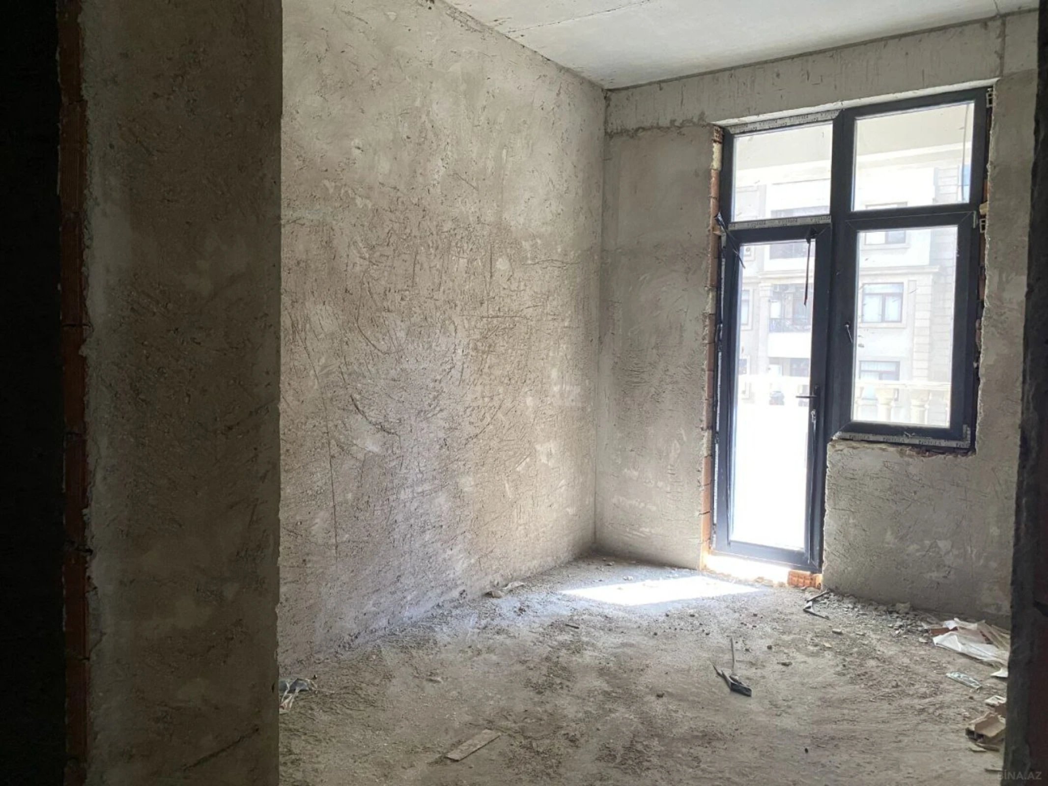 Satılır 3 otaqlı mənzil 170 m²
