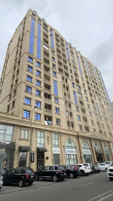 Satılır 3 otaqlı mənzil 170 m²