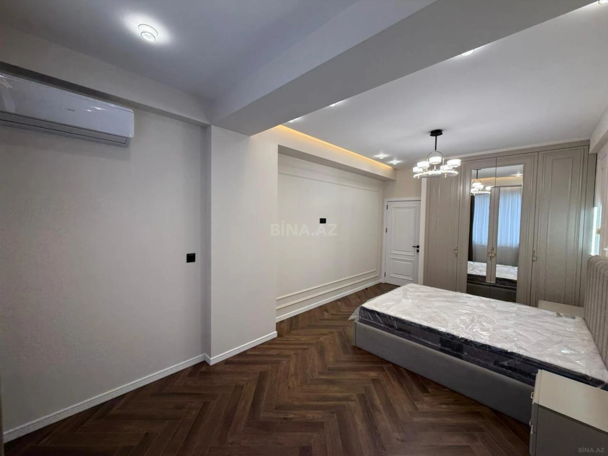 Satılır 2 otaqlı mənzil 84 m²