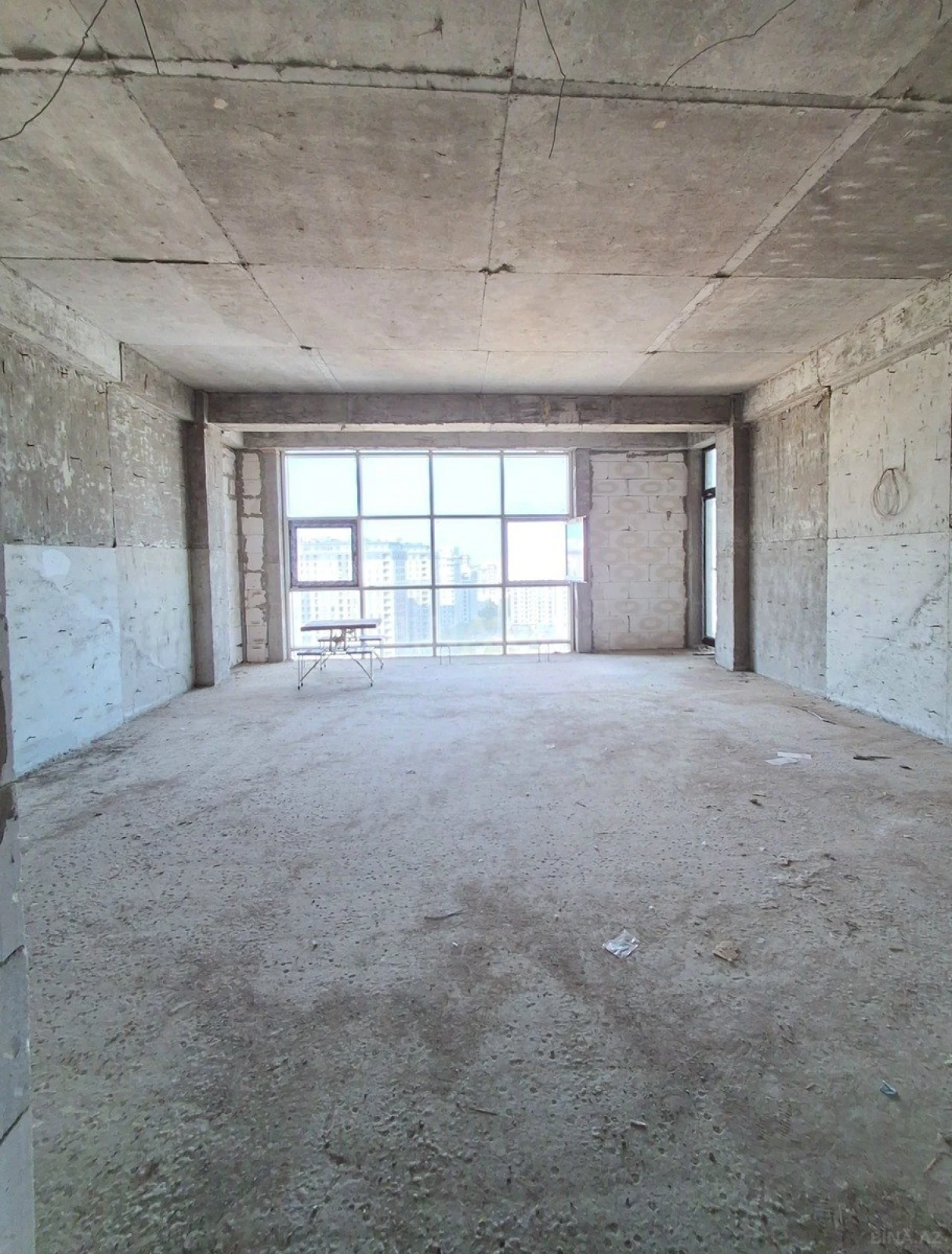 Satılır 3 otaqlı mənzil 154 m²