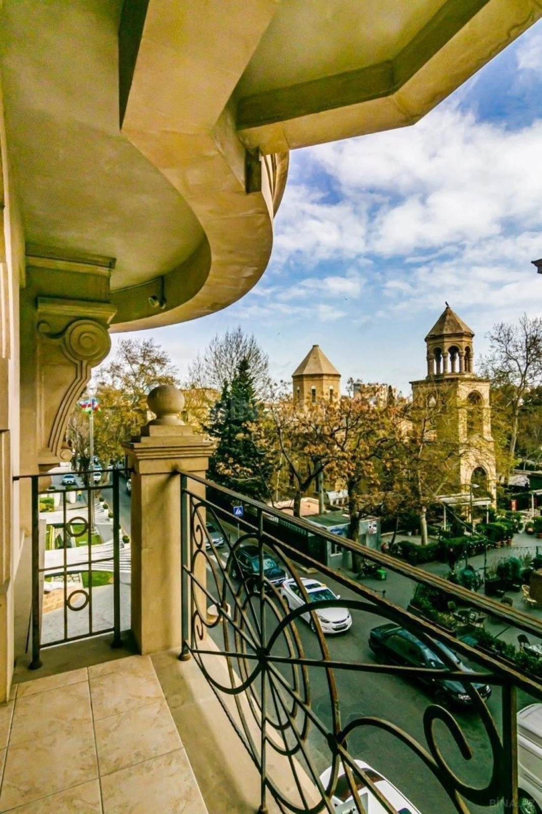 Satılır 4 otaqlı mənzil 200 m²