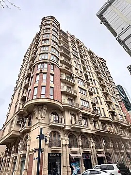 Satılır 4 otaqlı mənzil 200 m²