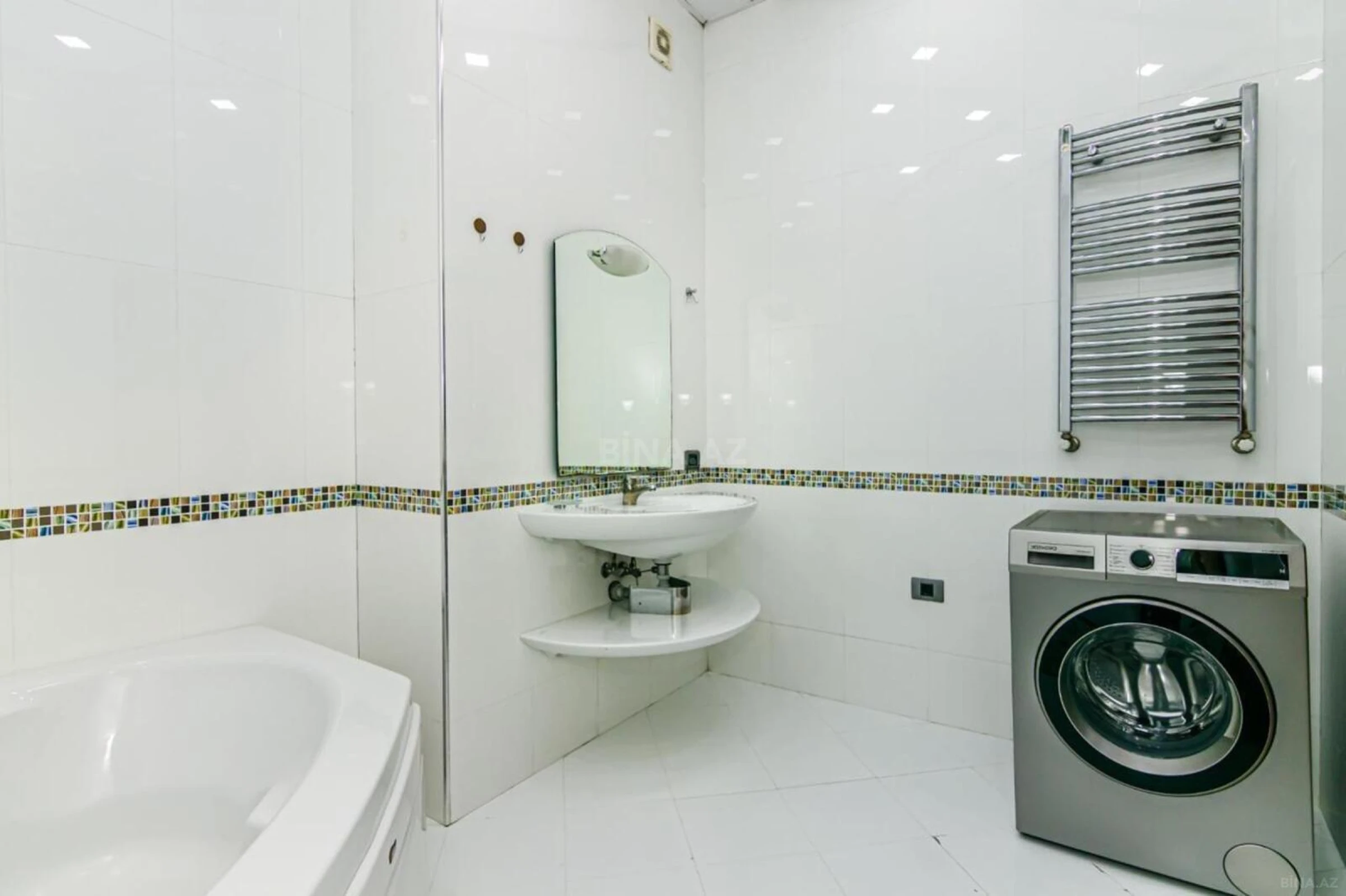 Satılır 4 otaqlı mənzil 200 m²