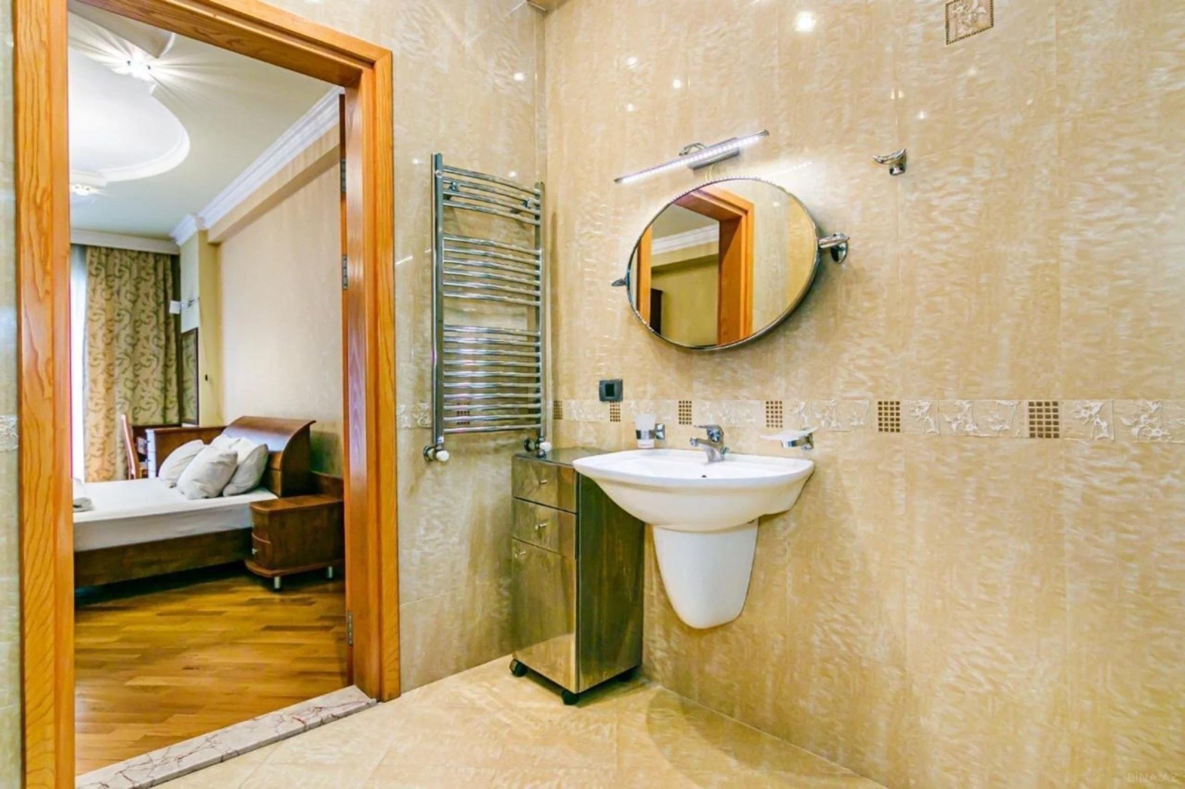 Satılır 4 otaqlı mənzil 200 m²