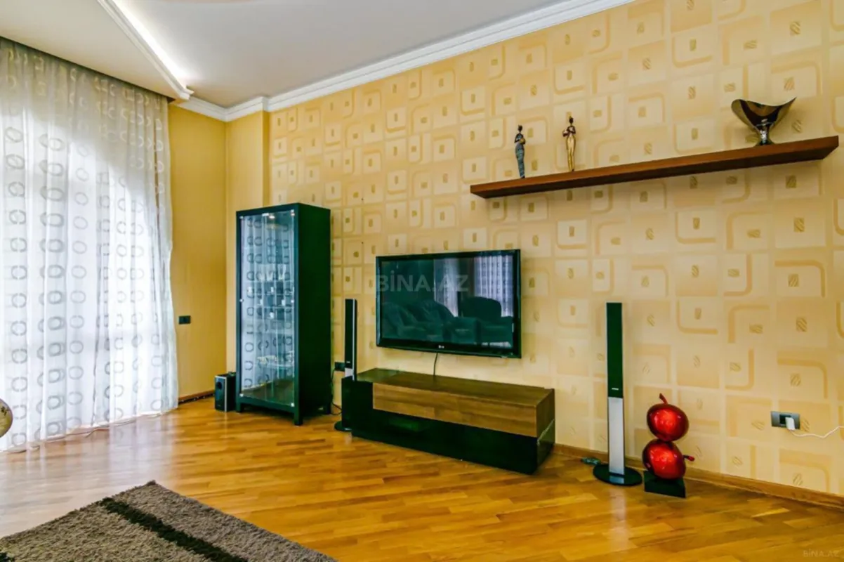 Satılır 4 otaqlı mənzil 200 m²