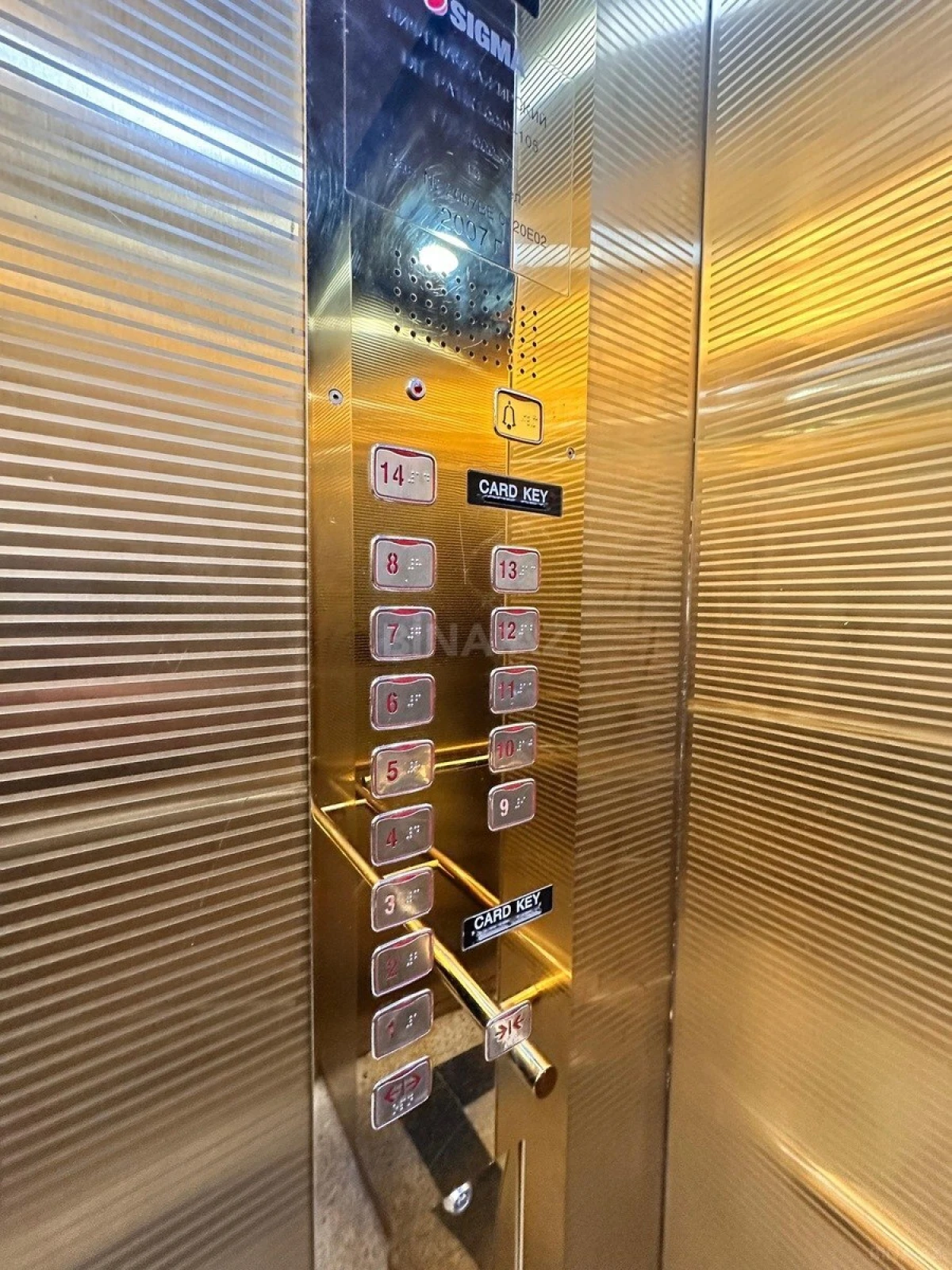 Satılır 4 otaqlı mənzil 200 m²