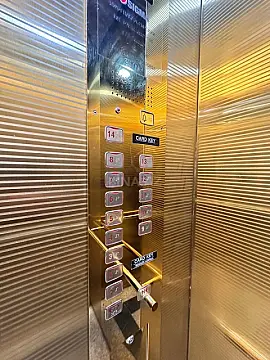 Satılır 4 otaqlı mənzil 200 m²