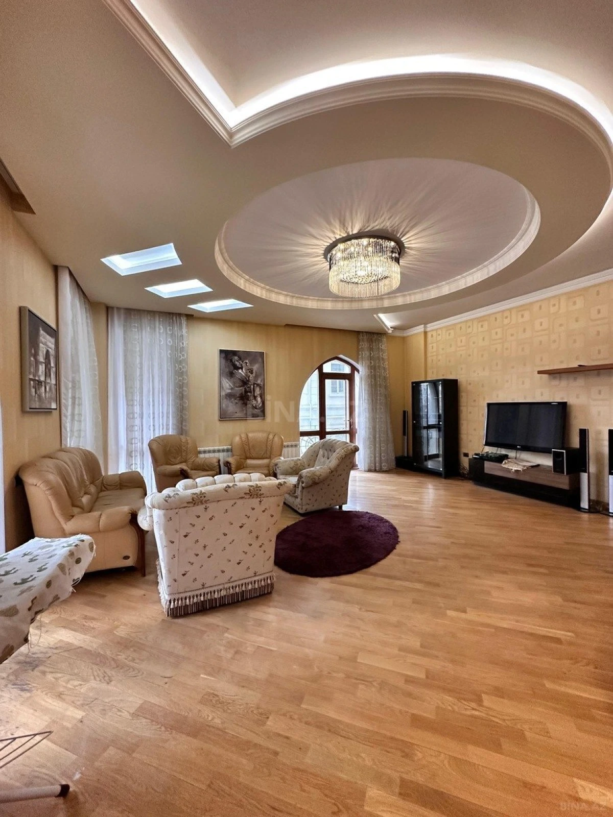 Satılır 4 otaqlı mənzil 200 m²