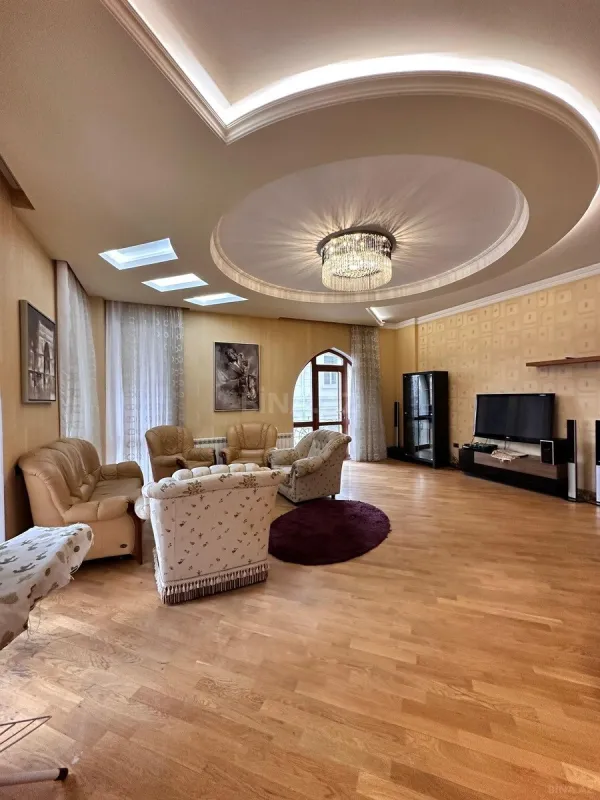 Satılır 4 otaqlı mənzil 200 m²