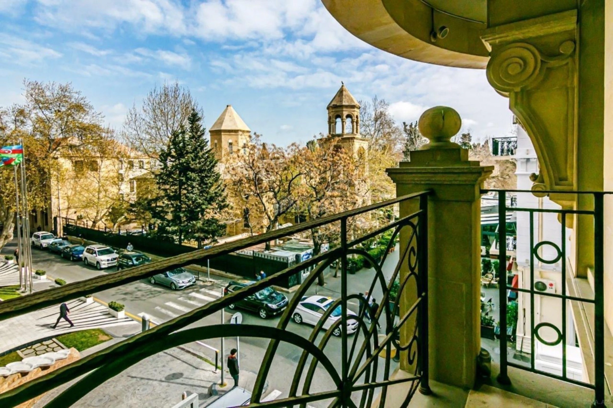 Satılır 4 otaqlı mənzil 200 m²