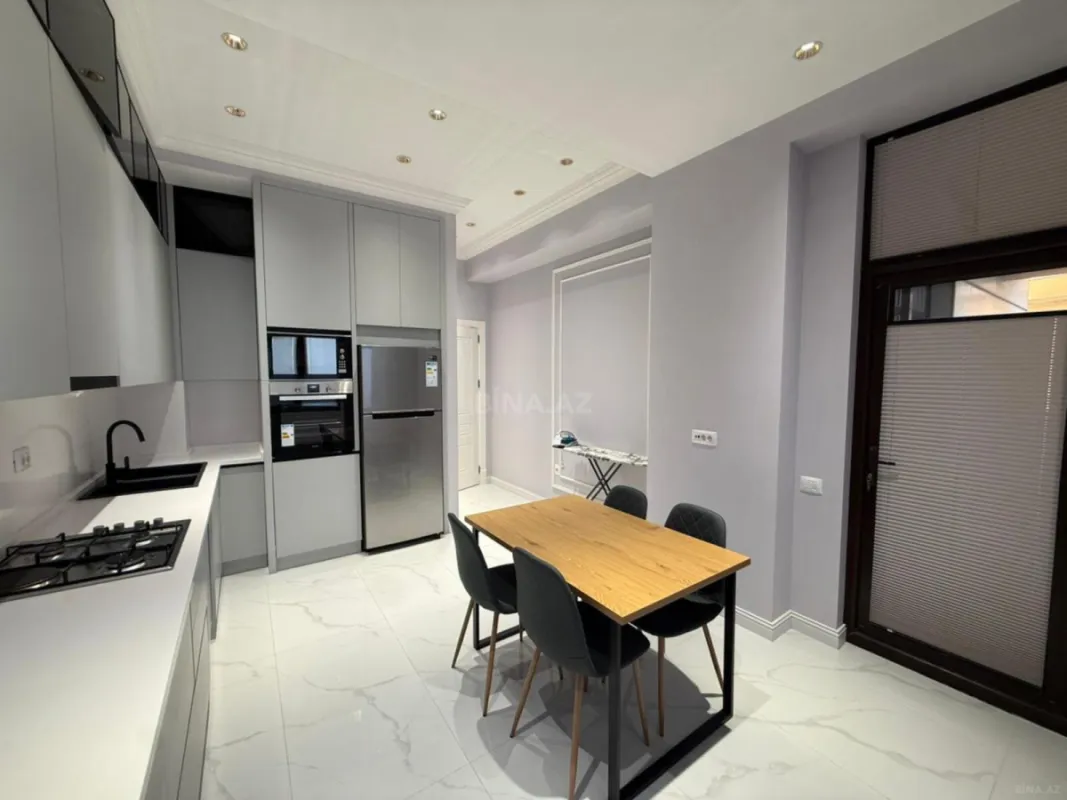 Kirayə verilir 3 otaqlı mənzil 140 m²