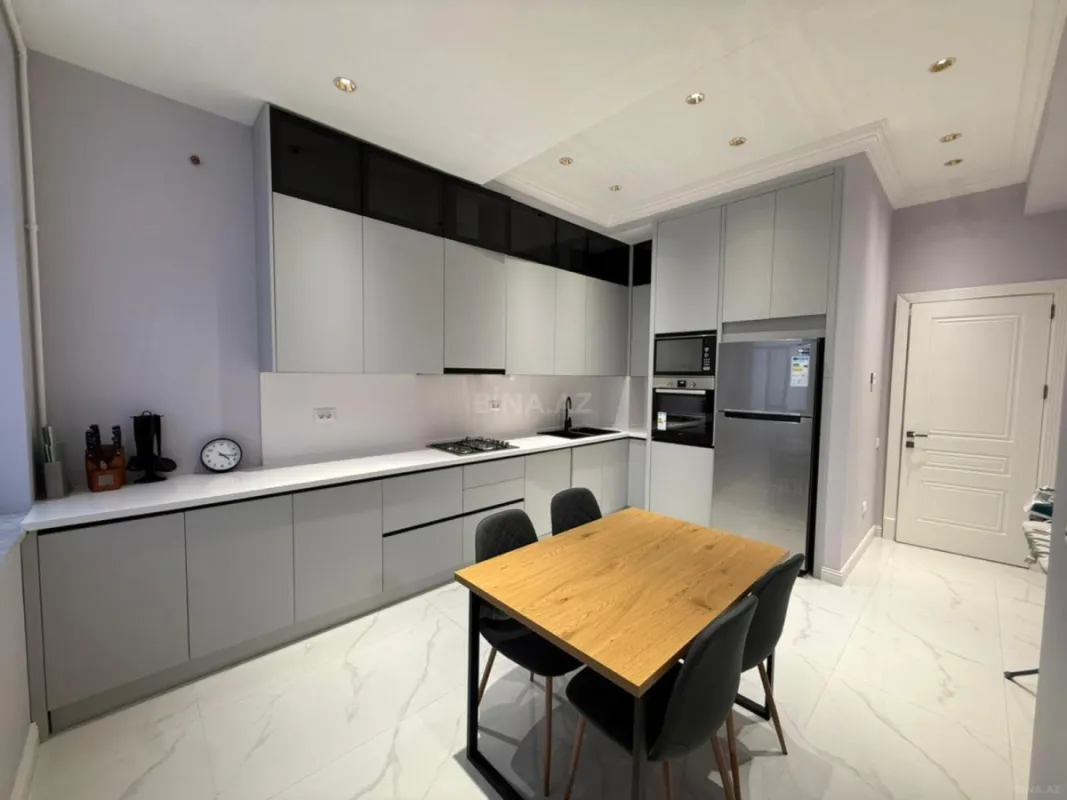 Kirayə verilir 3 otaqlı mənzil 140 m²